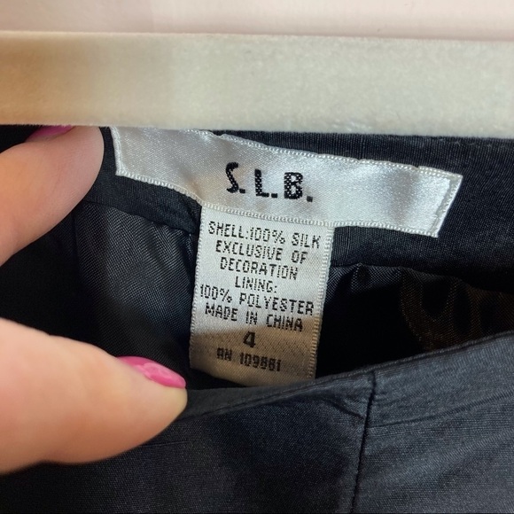 Vintage sz 4 black silk floral embroidered pixie pants - Picture 12 of 16